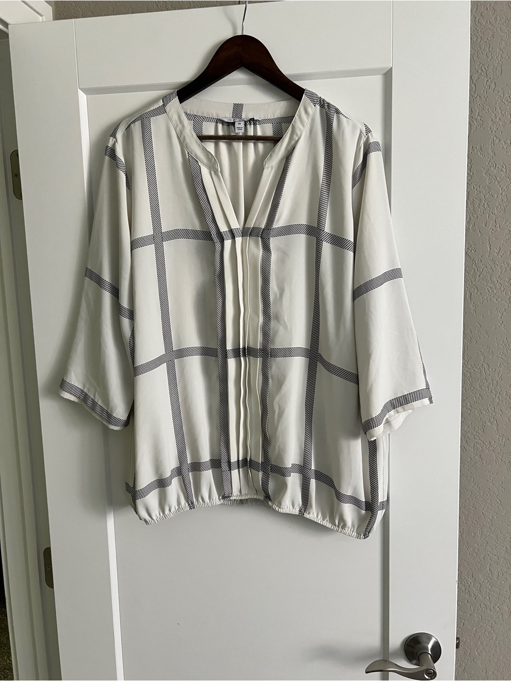 41 Hawthorne Windowpane V-Neck Blouse - White and Gray